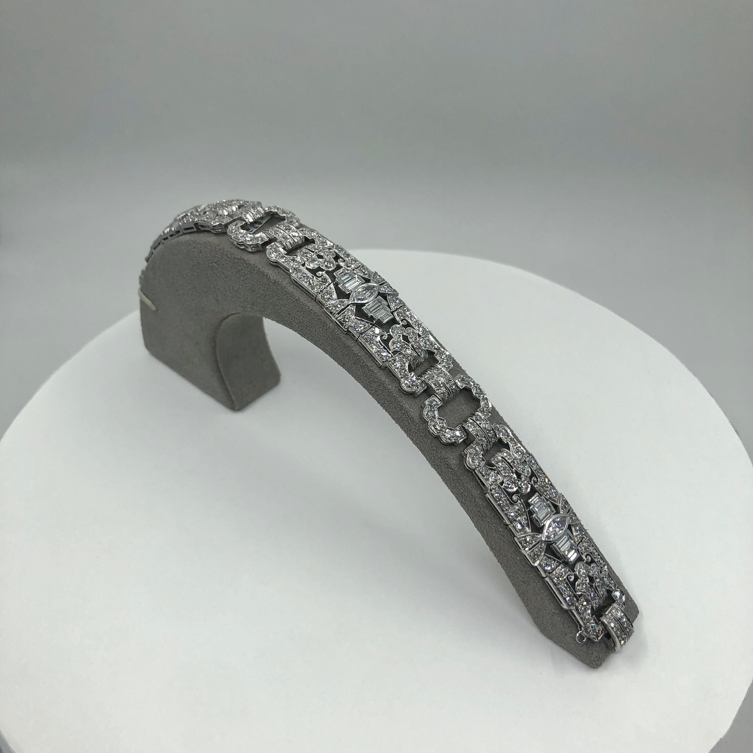 Antikes durchbrochenes Art-Déco-Armband aus Platin mit 14,30 Karat Diamanten im Fancy-Schliff im Angebot 5