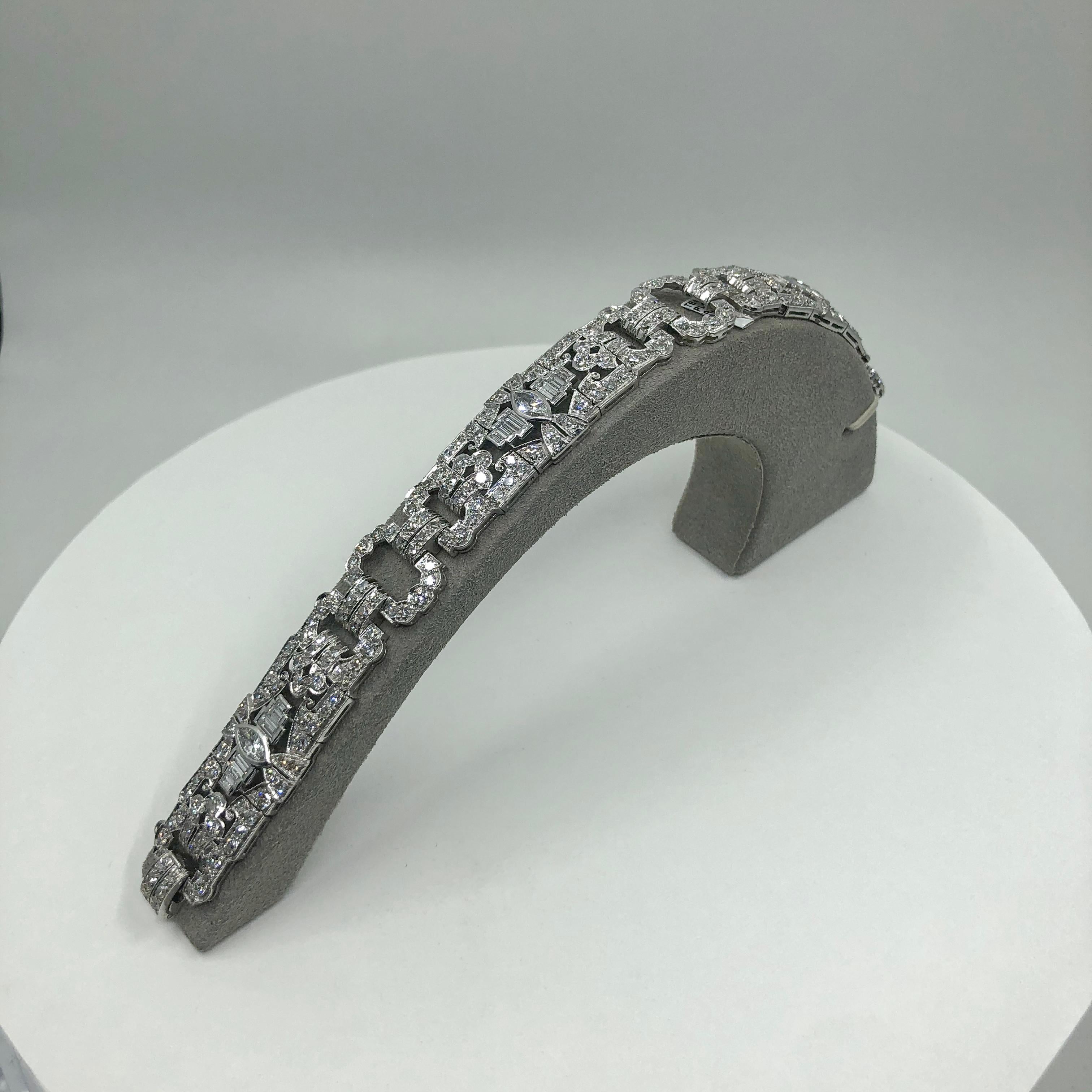 Antique Open-Work 14.30 Carats Fancy Cut Diamond Art Deco Bracelet in Platinum For Sale 3
