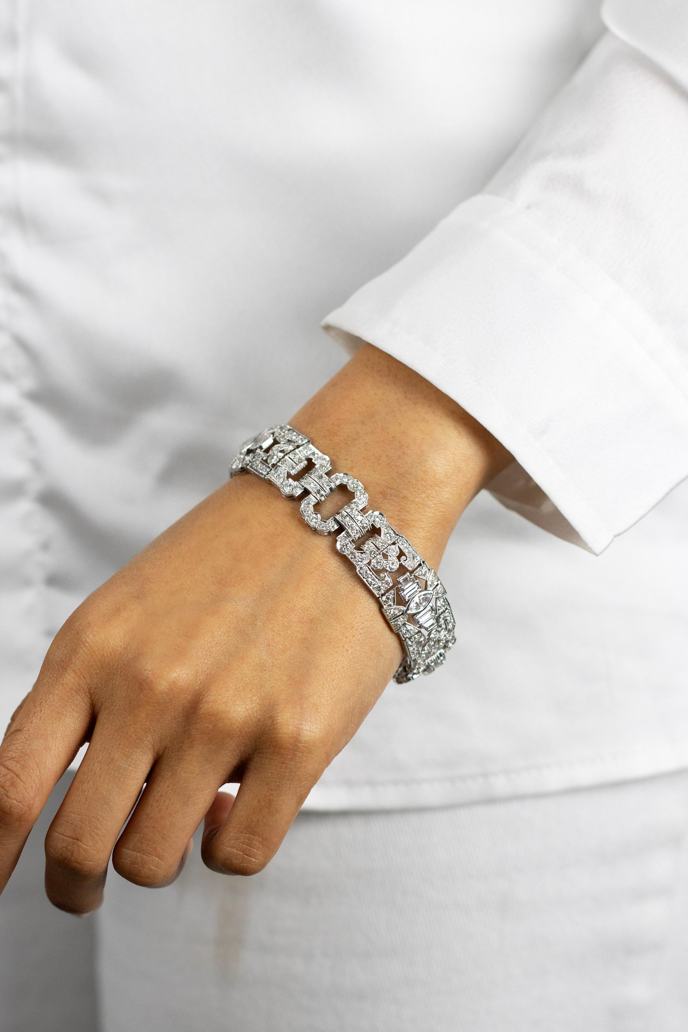 Antikes durchbrochenes Art-Déco-Armband aus Platin mit 14,30 Karat Diamanten im Fancy-Schliff im Angebot 2