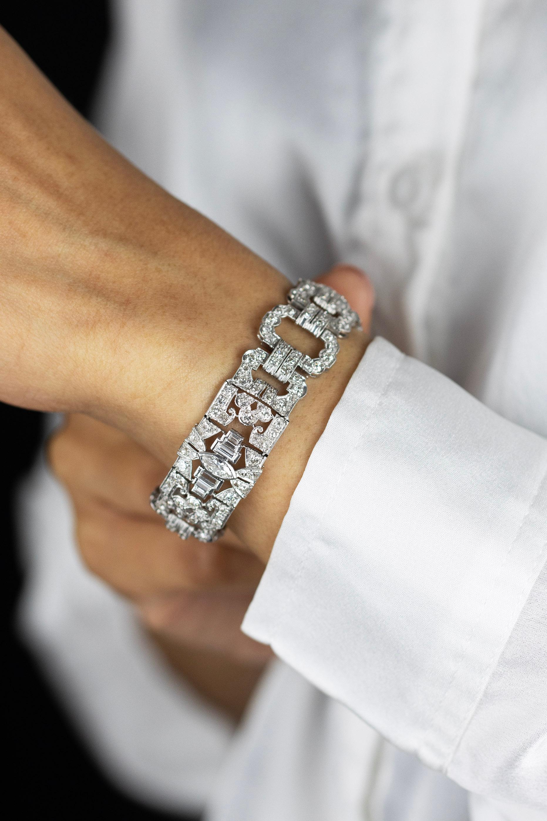 Antico bracciale Art Deco con diamanti taglio fantasia a lavorazione aperta da 14,30 carati in platino in vendita 3
