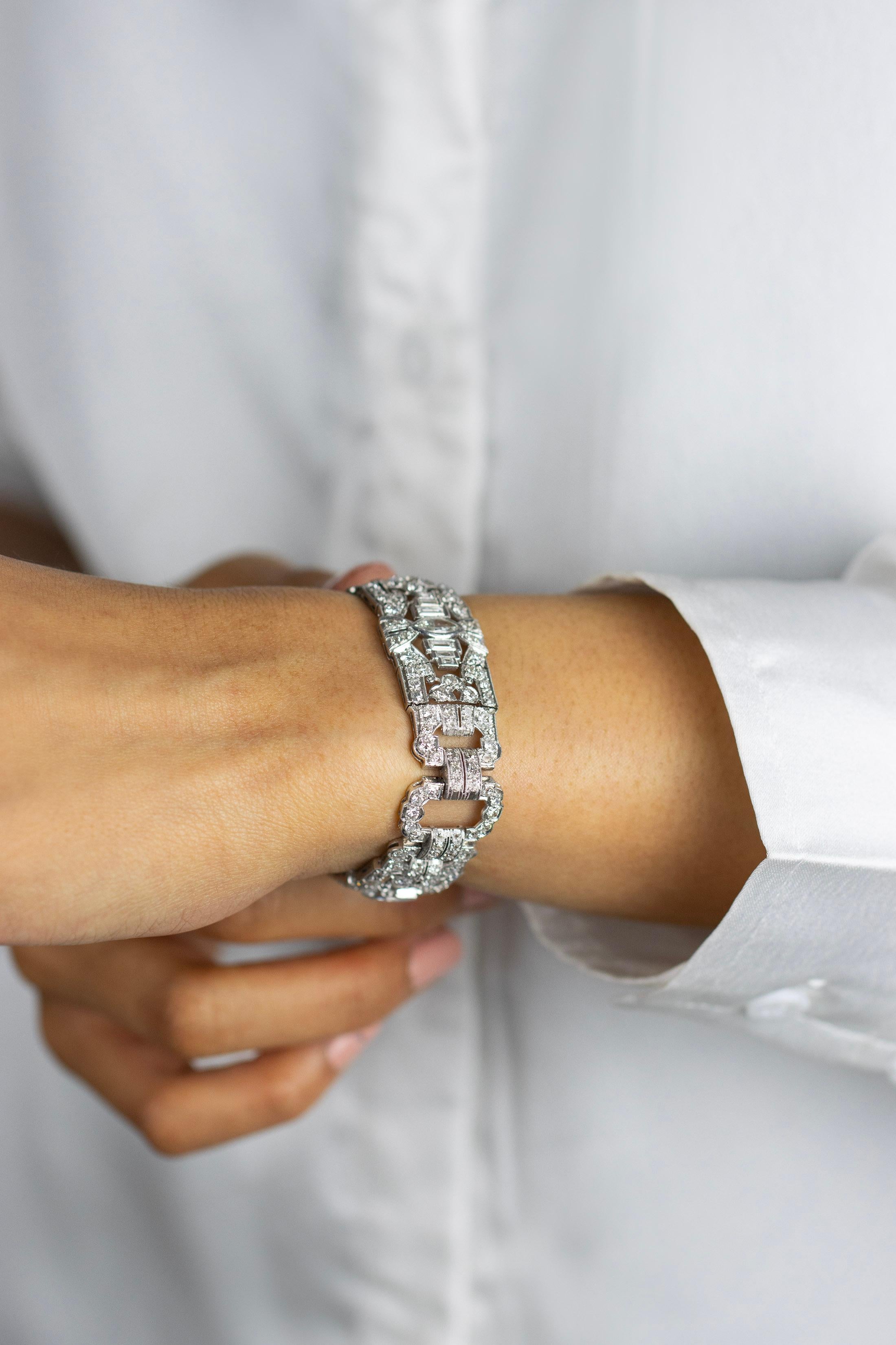 Antico bracciale Art Deco con diamanti taglio fantasia a lavorazione aperta da 14,30 carati in platino in vendita 1