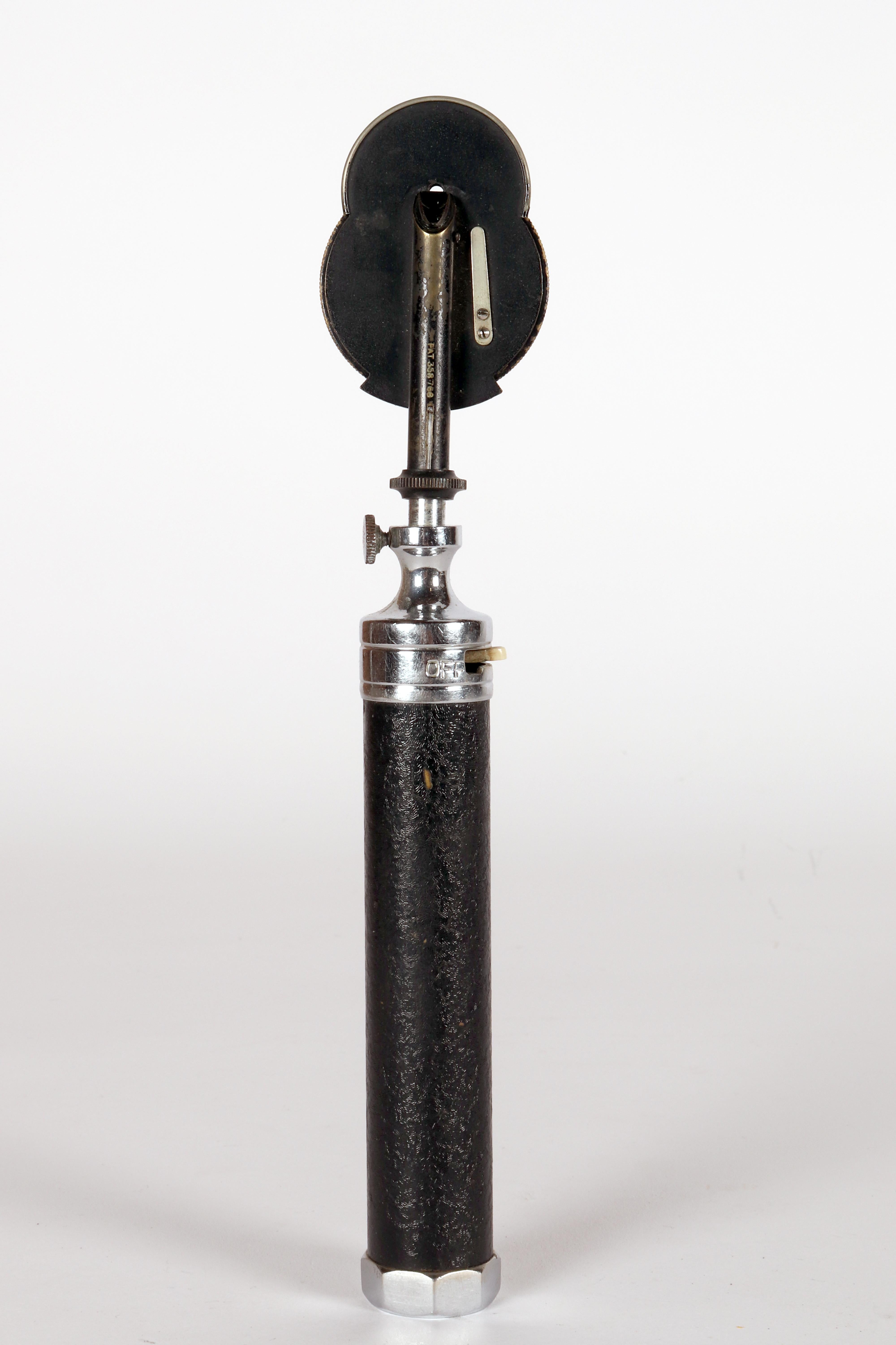 20ième siècle Ophtalmoscope antique Gowllands 'mai ophtalmoscope amélioré'. Angleterre, 1940. en vente