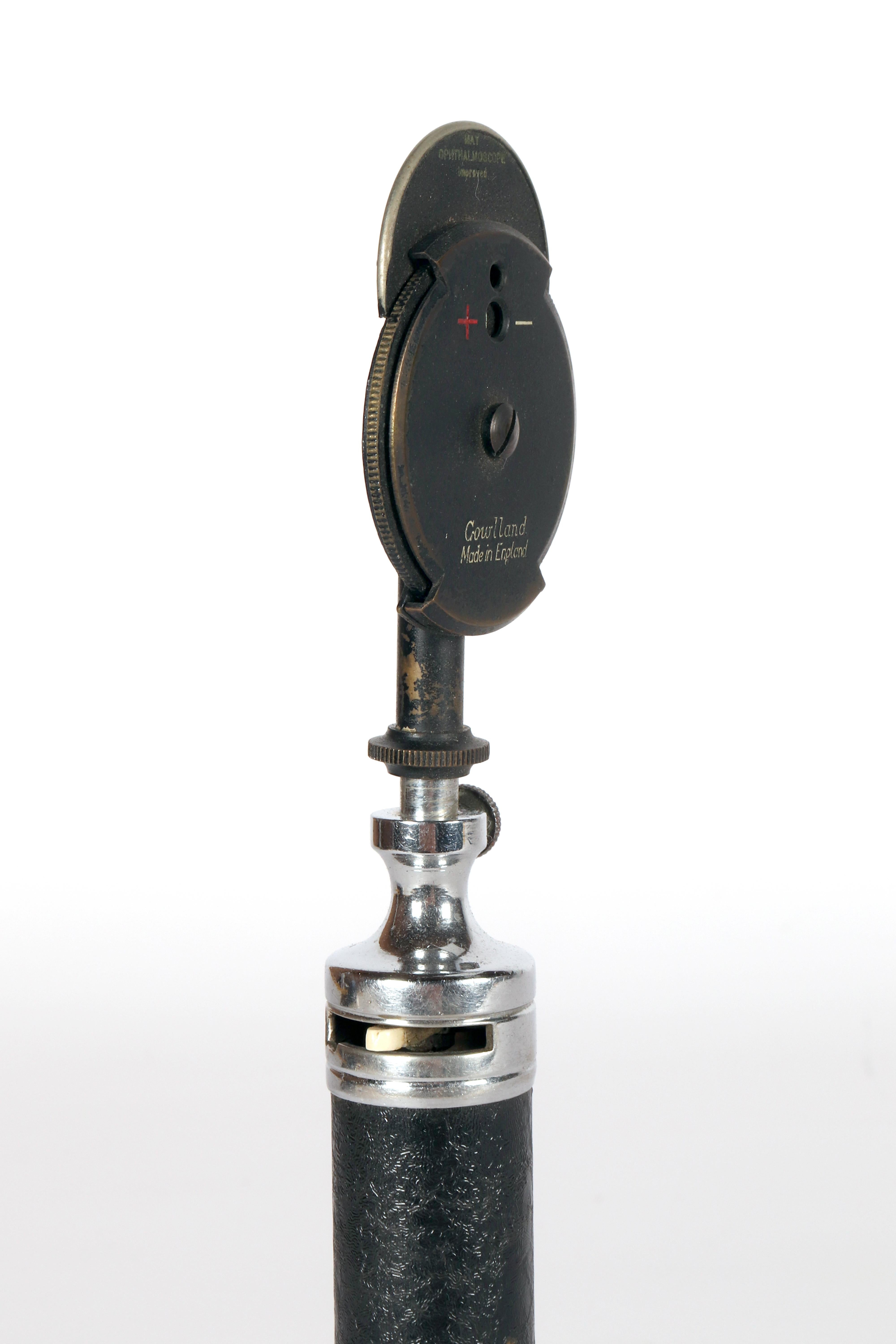 Ophtalmoscope antique Gowllands 'mai ophtalmoscope amélioré'. Angleterre, 1940. en vente 1