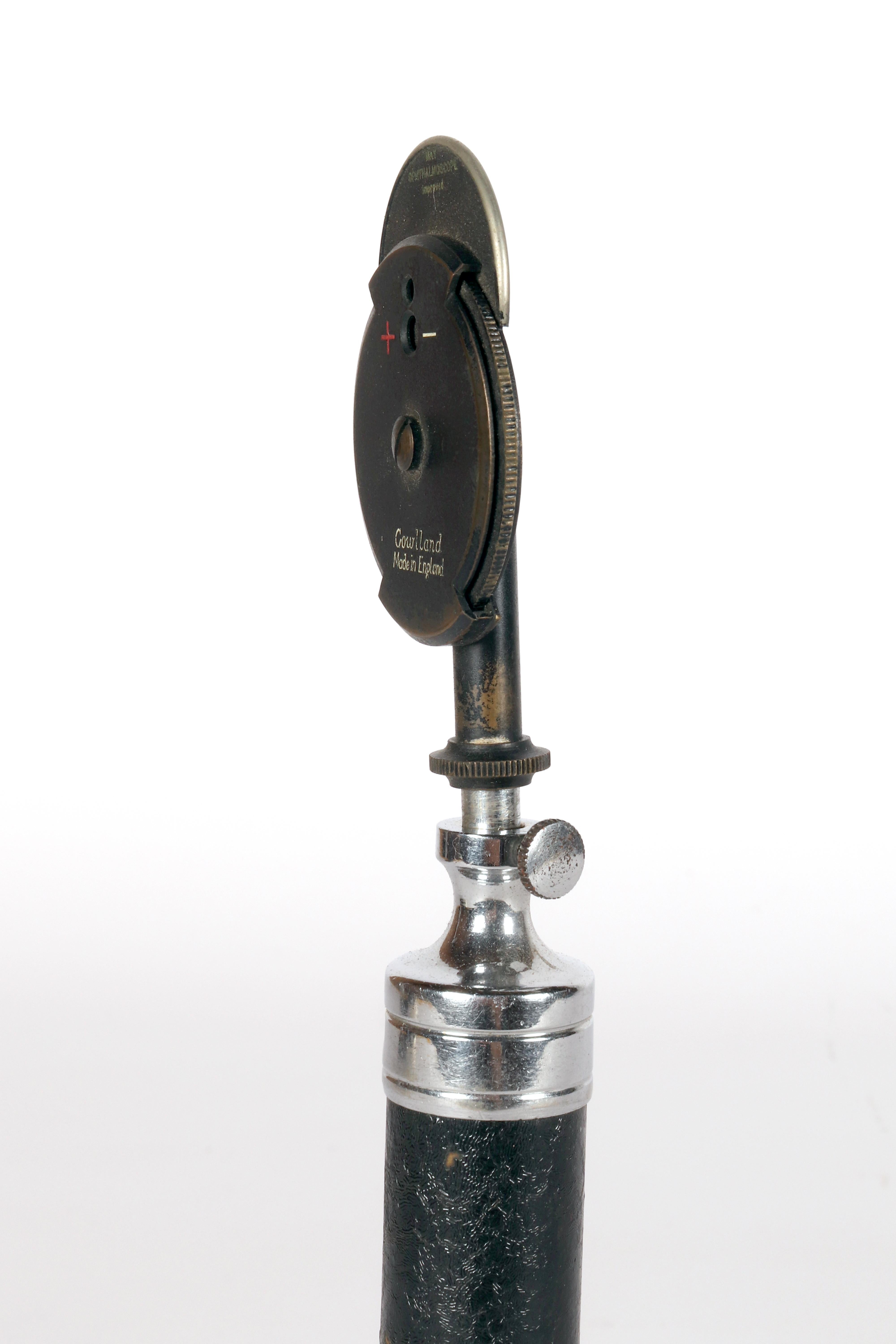 Ophtalmoscope antique Gowllands 'mai ophtalmoscope amélioré'. Angleterre, 1940. en vente 2