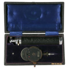 Ophtalmoscope antique Gowllands 'mai ophtalmoscope amélioré'. Angleterre, 1940.