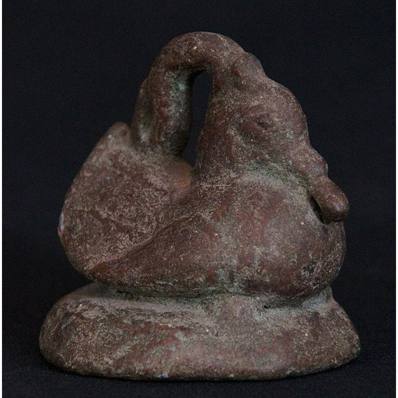 Material: bronze
8 cm high 
Weight: 0.983 kgs
Shape : Mon Duck
Mon style
Originating from Burma
18th century.

