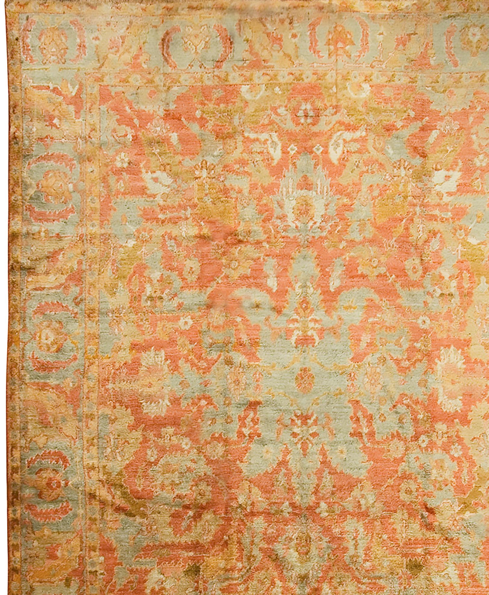 Antiker türkischer Oushak-Teppich in Orange Angora im Zustand „Gut“ im Angebot in New York, NY