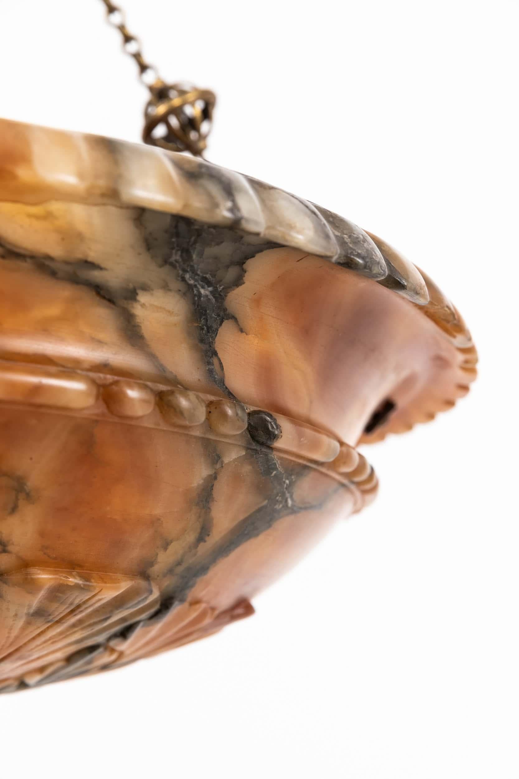 Art Déco Antico Plafonnier arancione da soffitto in alabastro intagliato a mano, C.C. 1920 in vendita