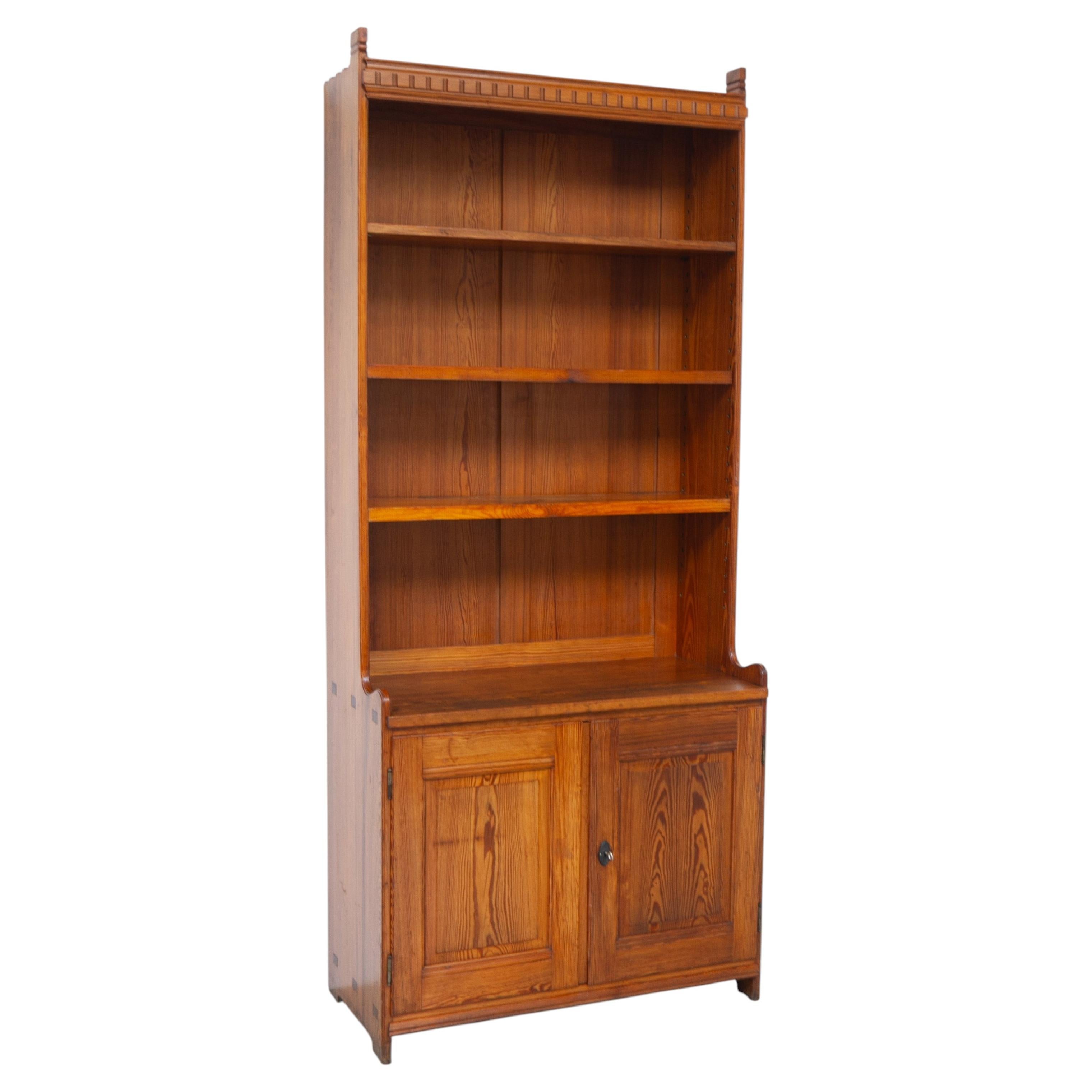 Bibliothèque ancienne en pin de l'Oregon par Martin Nyrop pour Rud Rasmussen, Danemark 1905.
