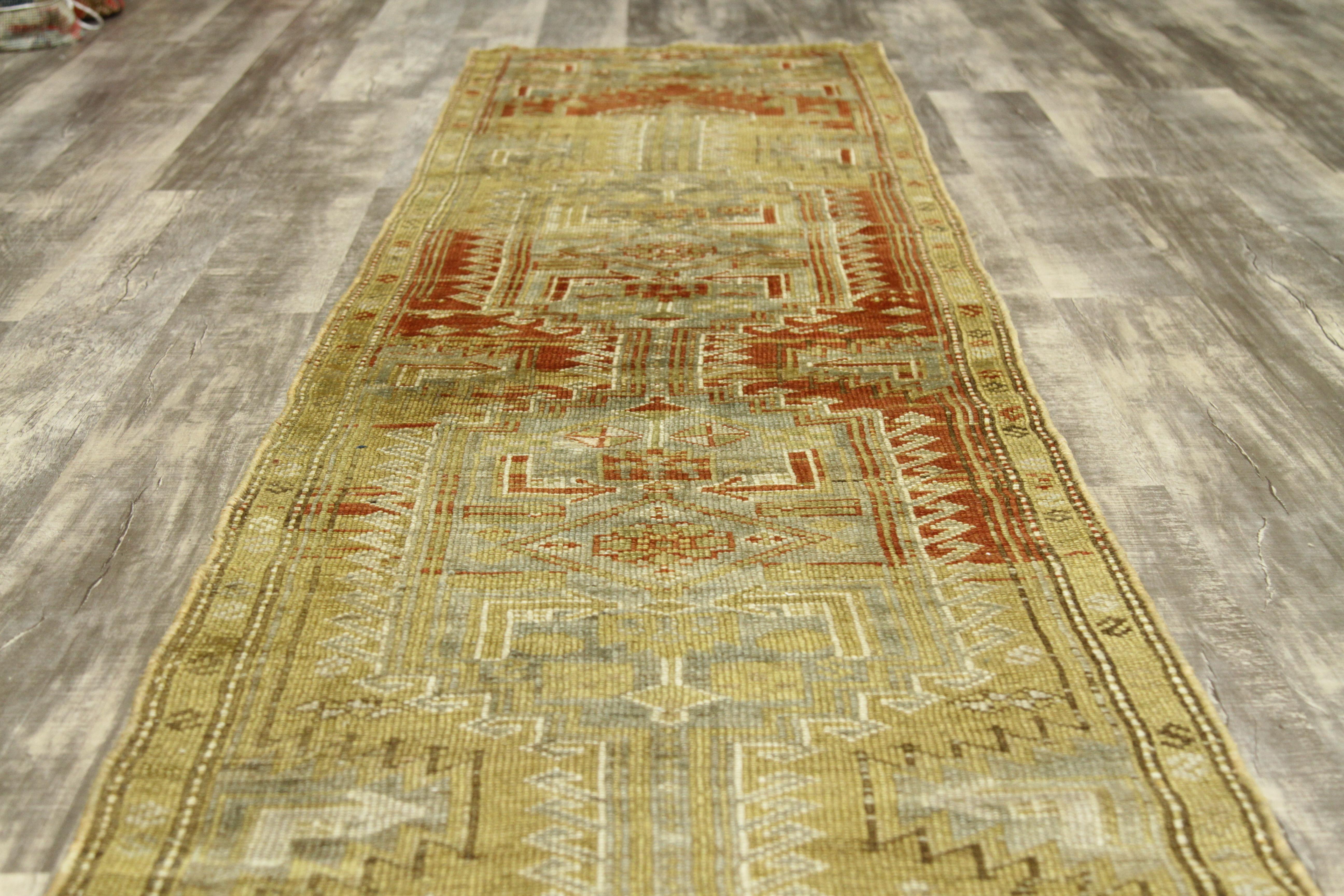 Antique Organic Rug in Kolayaei Design with Fantastic Colors, circa 1930s For Sale 7