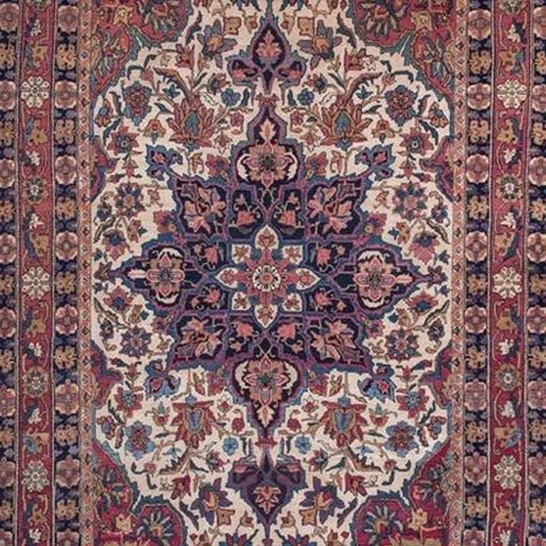 Centrasiatique Tapis oriental ancien en vente