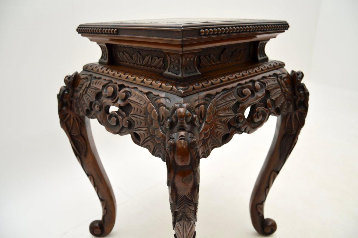 Ancien support à plantes / table d'appoint en bois oriental sculpté Bon état - En vente à London, GB