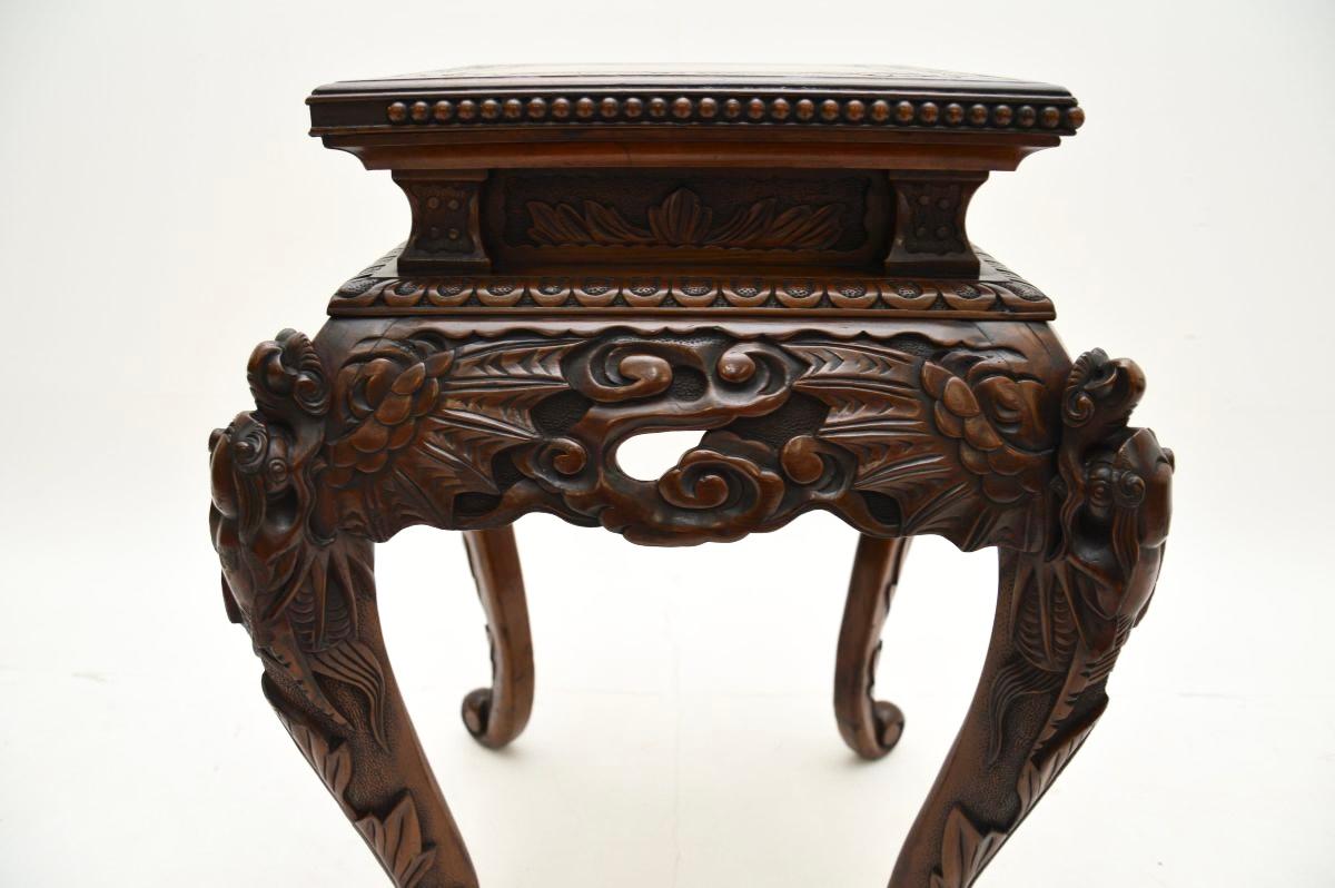 Bois de feuillus Ancien support à plantes / table d'appoint en bois oriental sculpté en vente