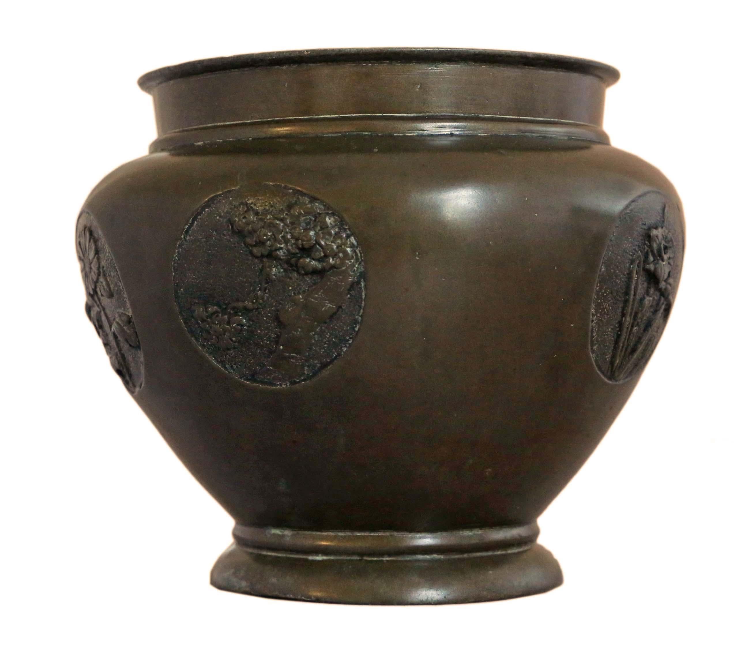 Antique Oriental Japanese Bronze Jardinière Planter Bowl Censor Meiji Period In Good Condition For Sale In Wisbech, Cambridgeshire