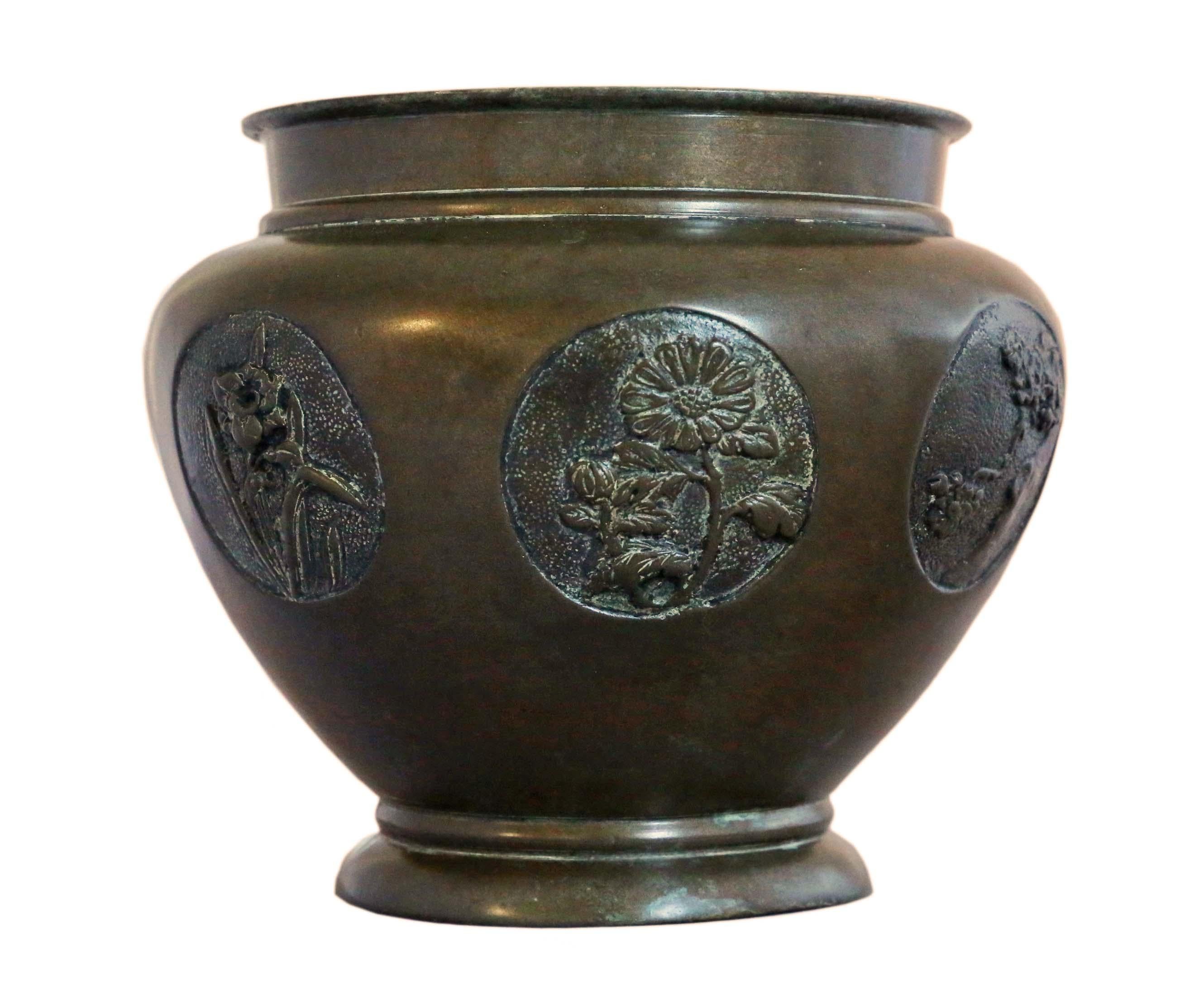 Early 20th Century Antique Oriental Japanese Bronze Jardinière Planter Bowl Censor Meiji Period For Sale
