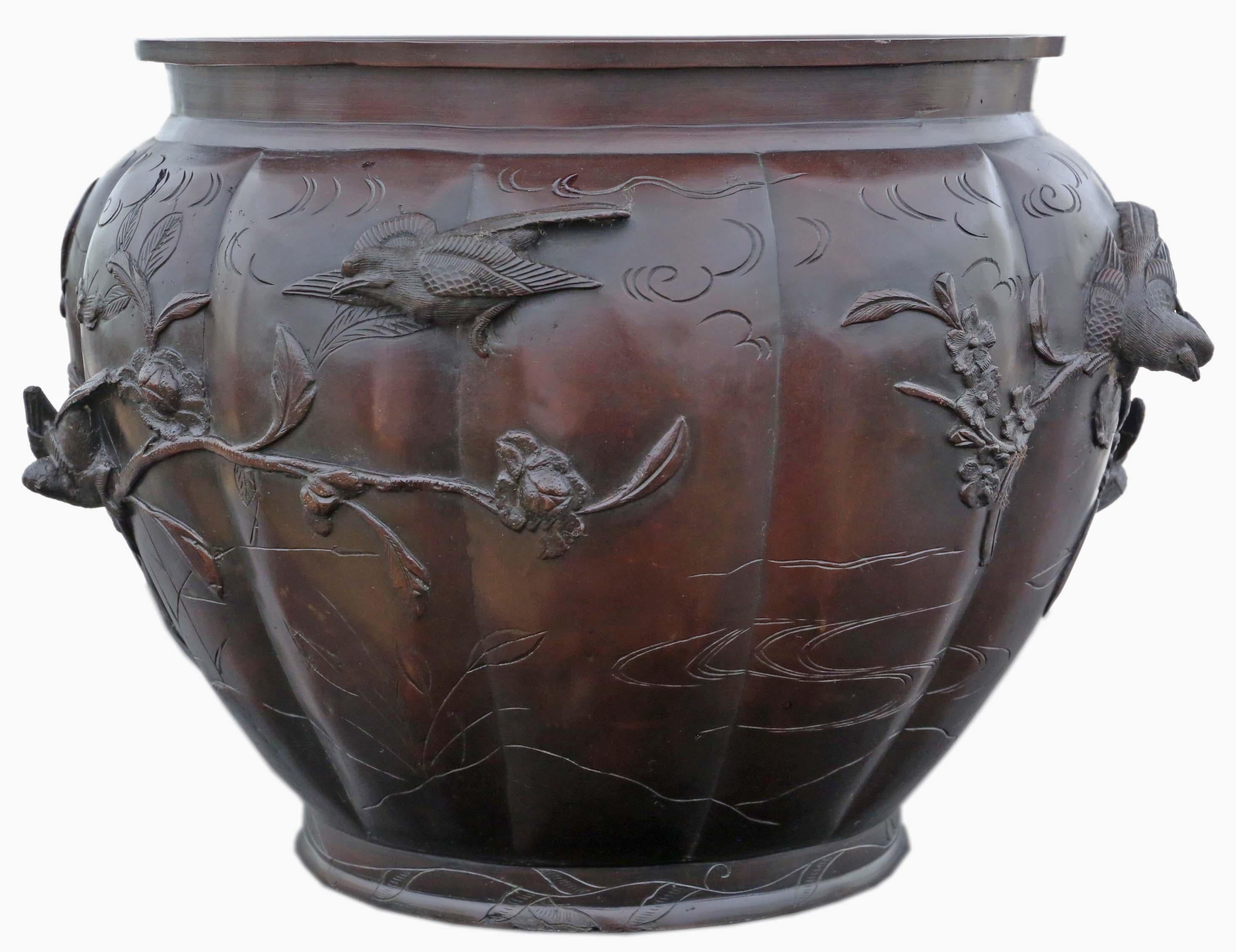 Antique fine quality large Oriental Japanese bronze Jardinière planter bowl censor Meiji Period, 19th Century. Stamped artist piece

Would look amazing in the right location and make a fabulous centre piece. Rare large size and design. Truly