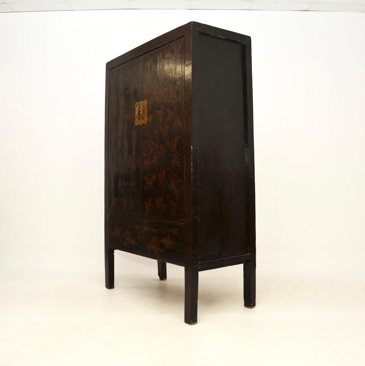 Antikes orientalisch lackiertes Chinoiserie-Hochzeitskabinett (Frühes 19. Jahrhundert) im Angebot