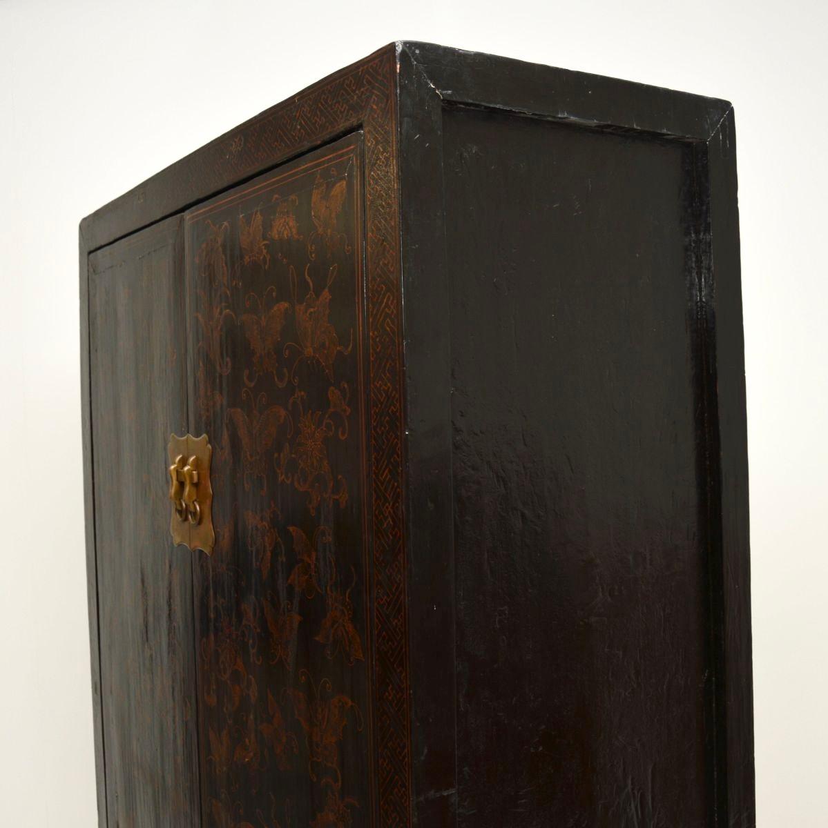 Antikes orientalisch lackiertes Chinoiserie-Hochzeitskabinett (Holz) im Angebot
