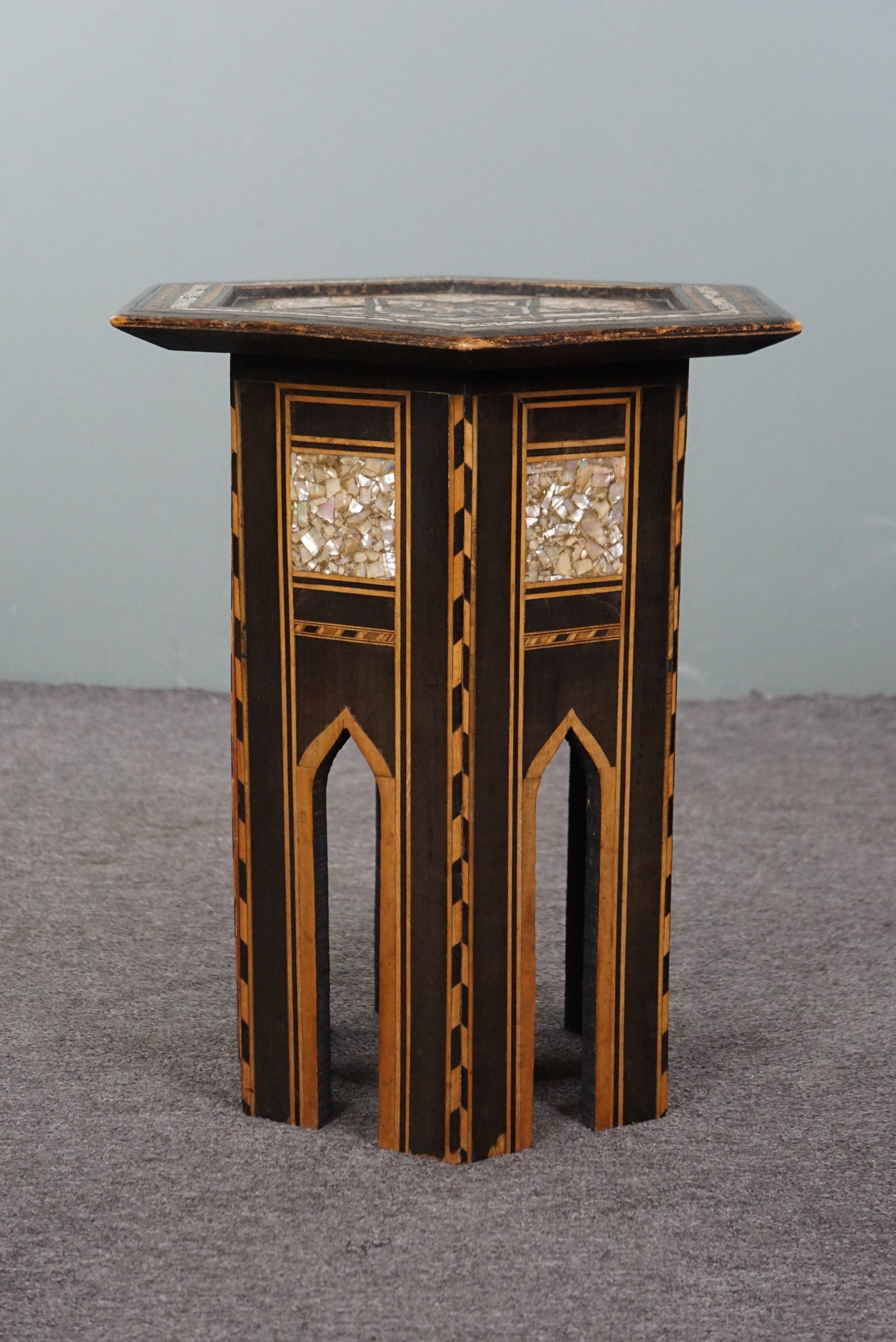 Antique Oriental mosaic side table In Fair Condition For Sale In Harderwijk, NL