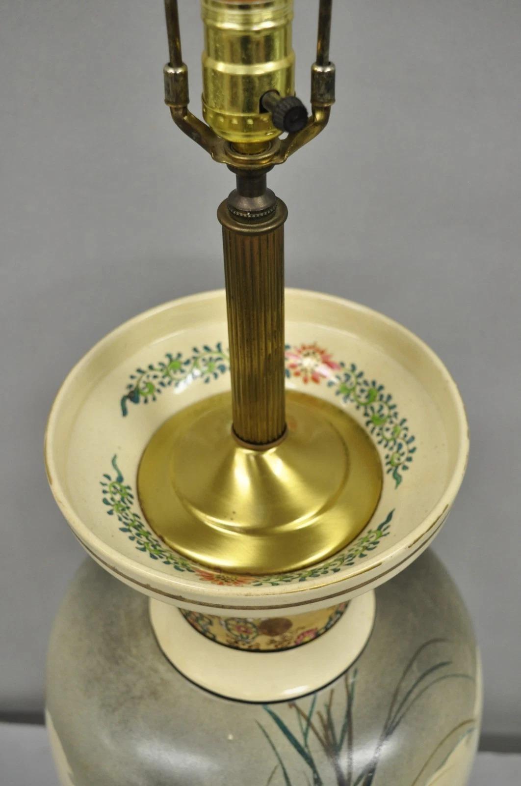 Ancienne lampe de table japonaise en porcelaine surdimensionnée de Satsuma avec oies Bon état - En vente à Philadelphia, PA