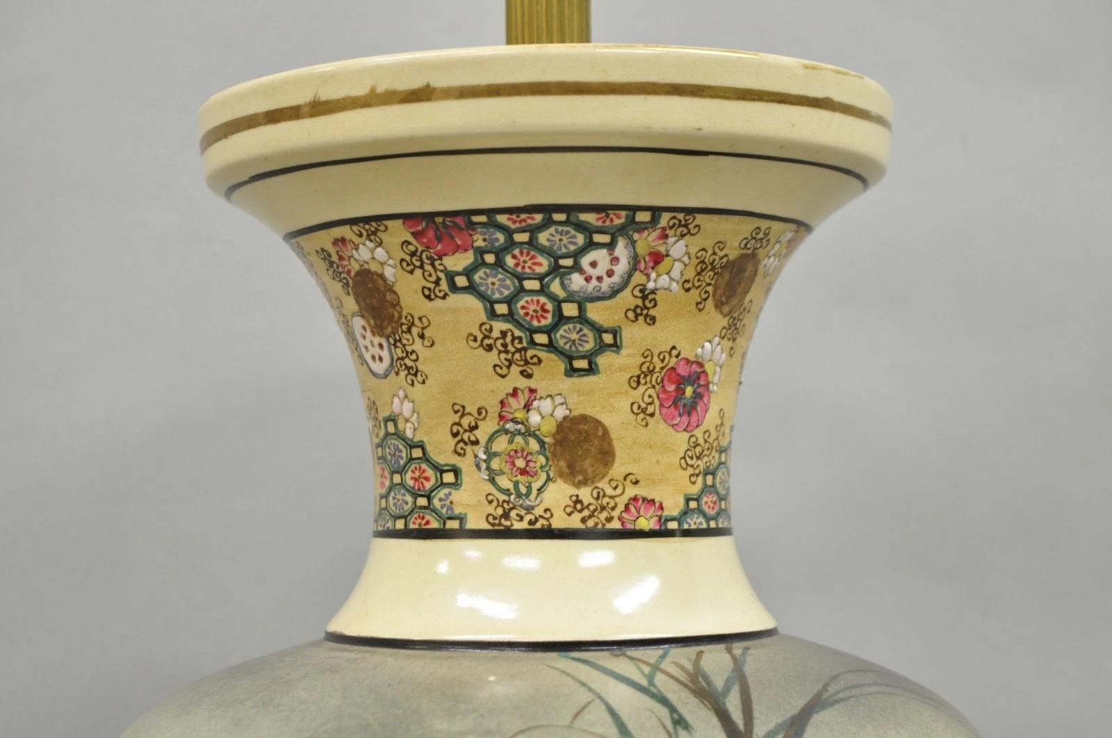 20ième siècle Ancienne lampe de table japonaise en porcelaine surdimensionnée de Satsuma avec oies en vente