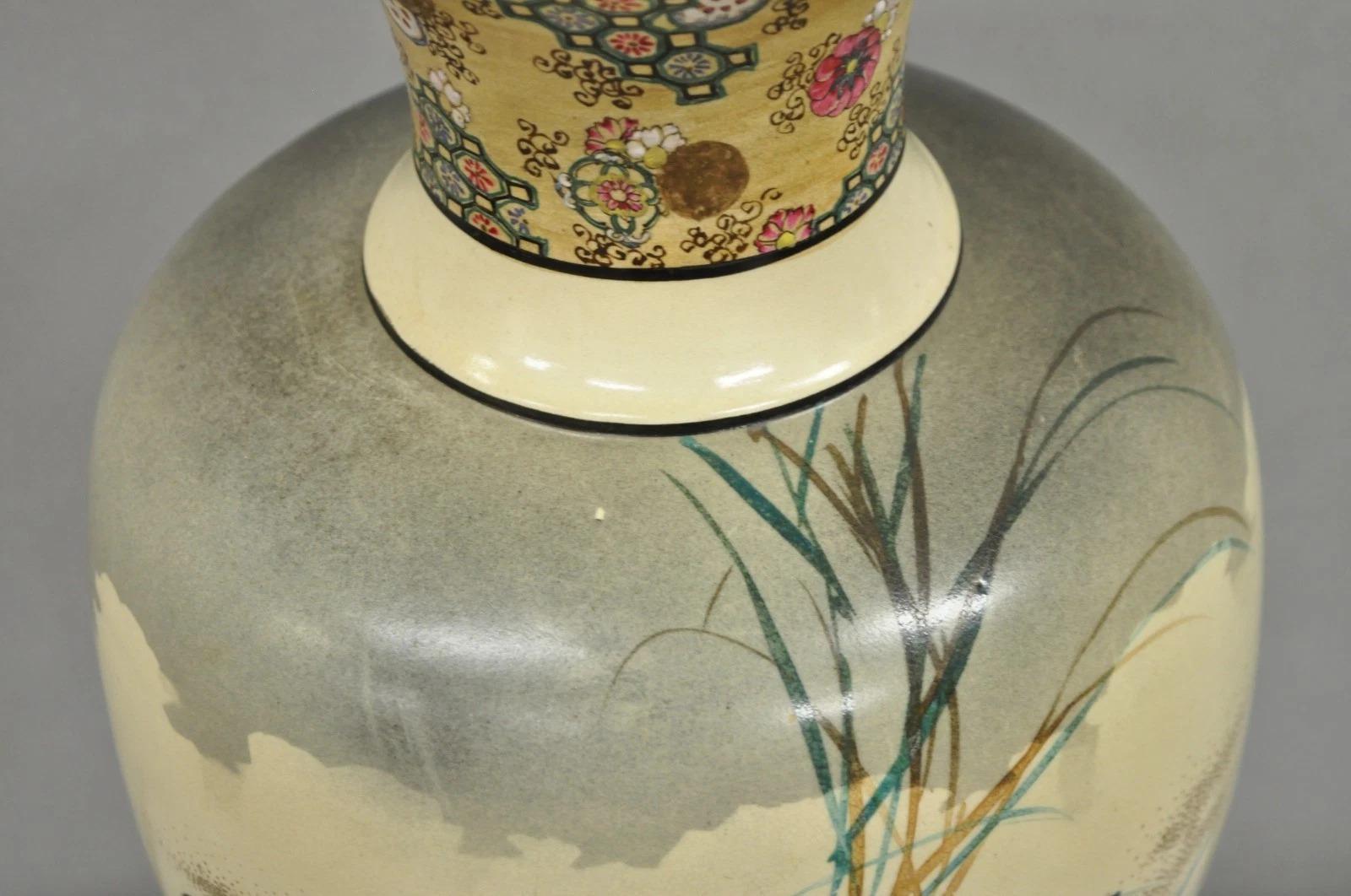 Porcelaine Ancienne lampe de table japonaise en porcelaine surdimensionnée de Satsuma avec oies en vente