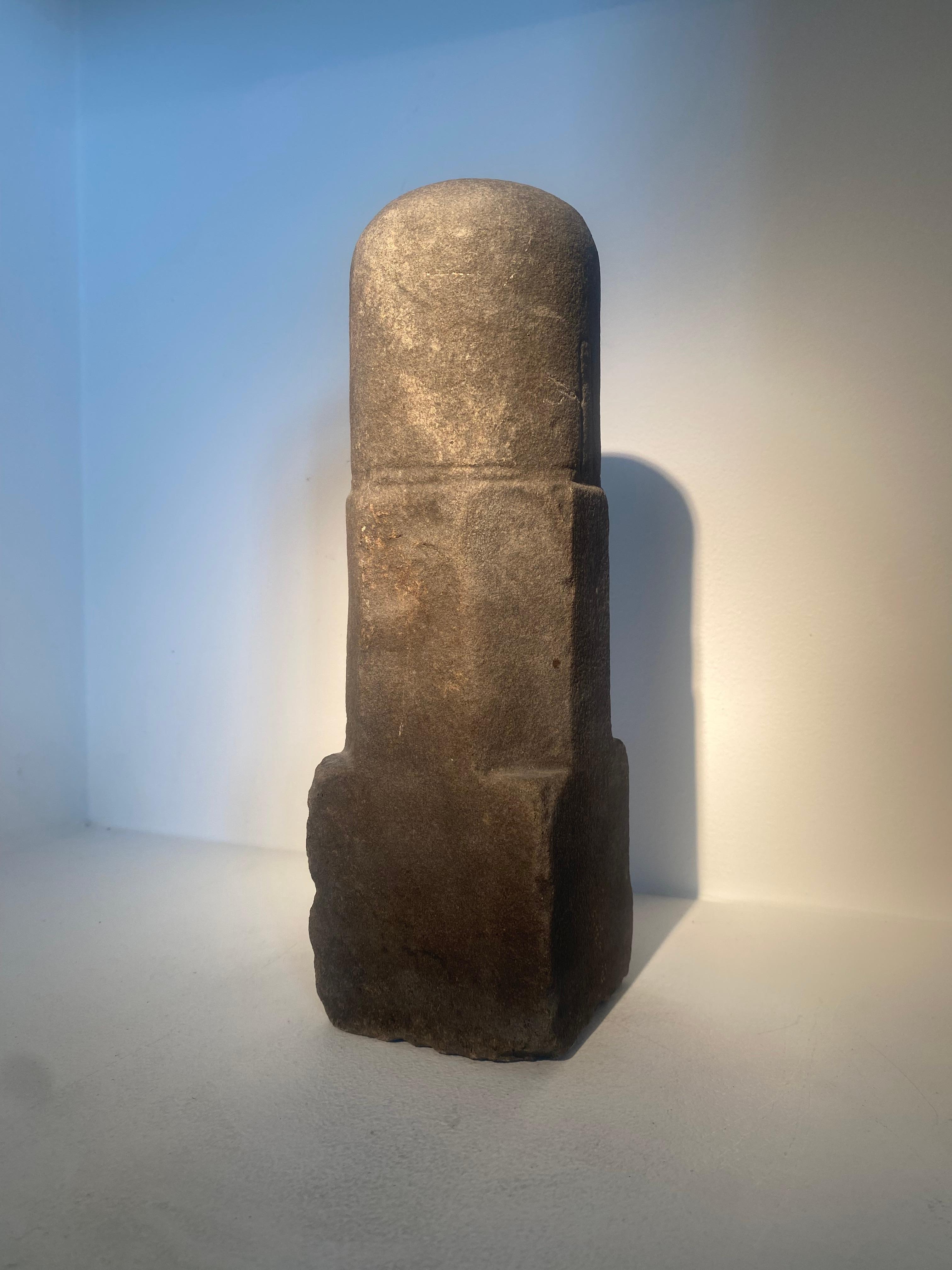 Antique Oriental Phallic Lingam Stone In Good Condition For Sale In Schellebelle, BE
