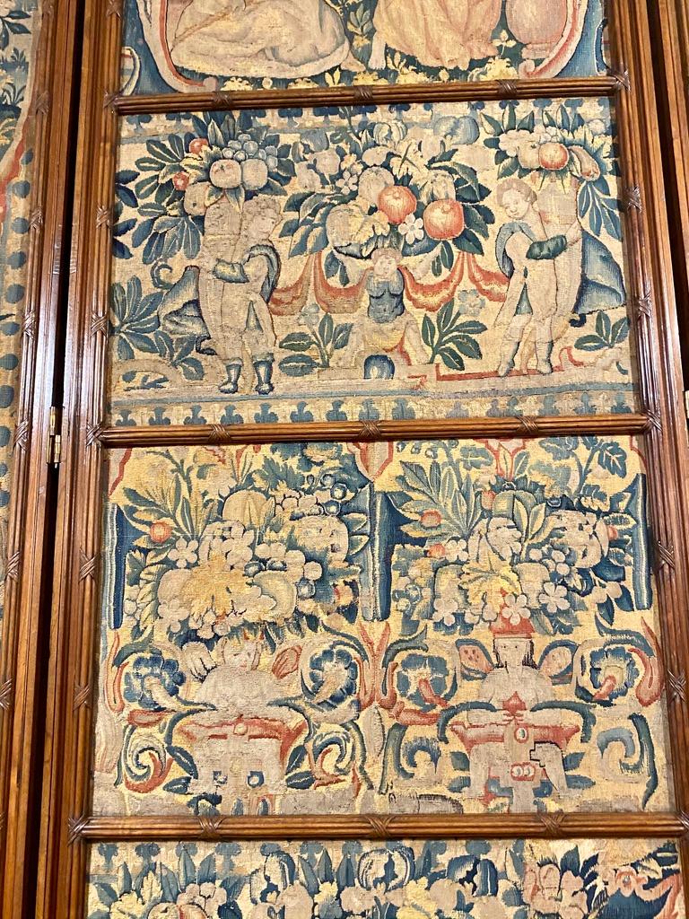 Antique Original 18th Century Flemish Tapestry Folding Screen, circa 1770-1790 In Good Condition For Sale In New Orleans, LA