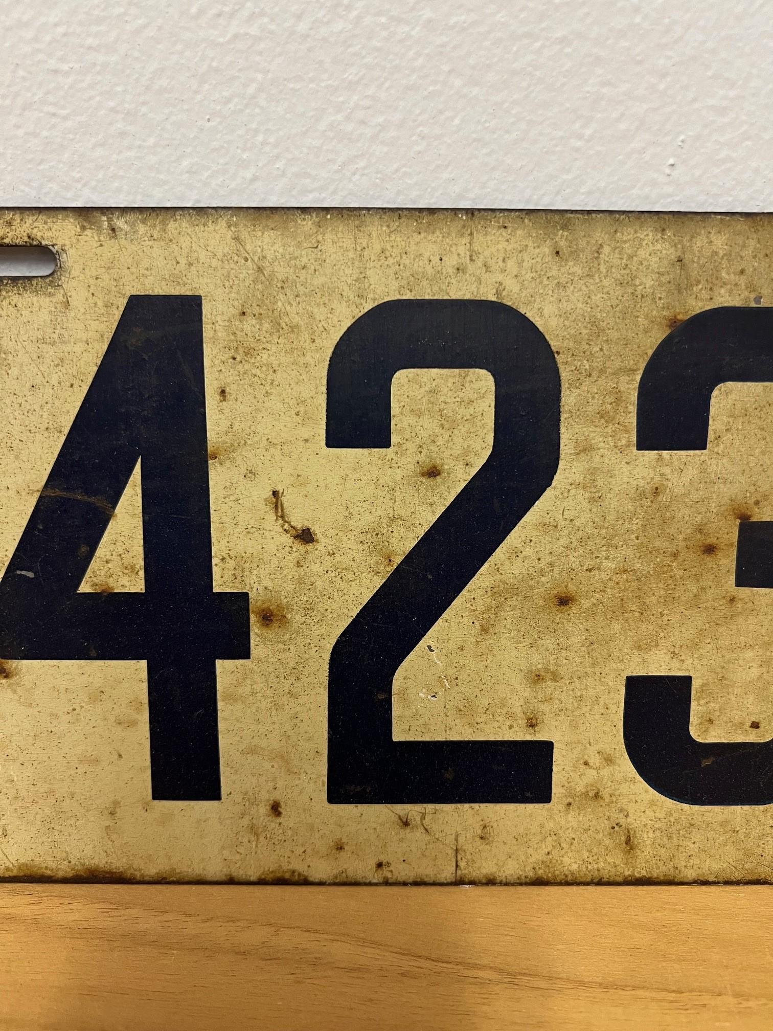 Antique Original 1917 Connecticut Automobile License Plate In Good Condition For Sale In Stamford, CT