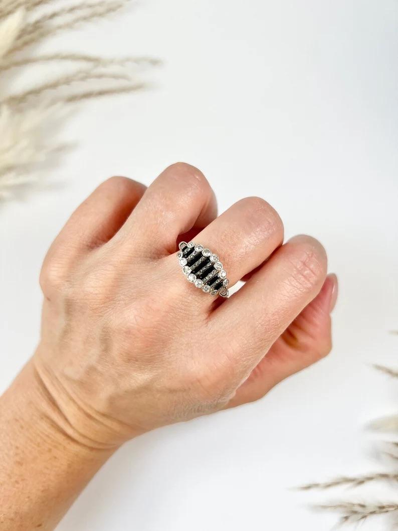 Antique Original 1920s Platinum, Art Deco 0.70ct Diamond and Onyx Cocktail Ring For Sale 6