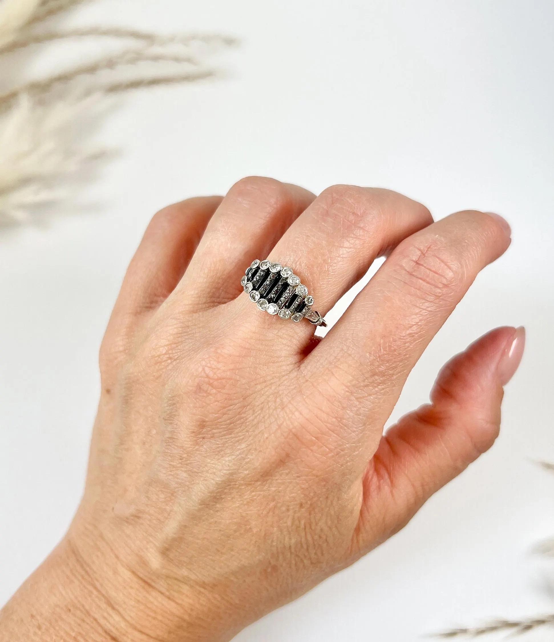 Women's or Men's Antique Original 1920s Platinum, Art Deco 0.70ct Diamond and Onyx Cocktail Ring For Sale