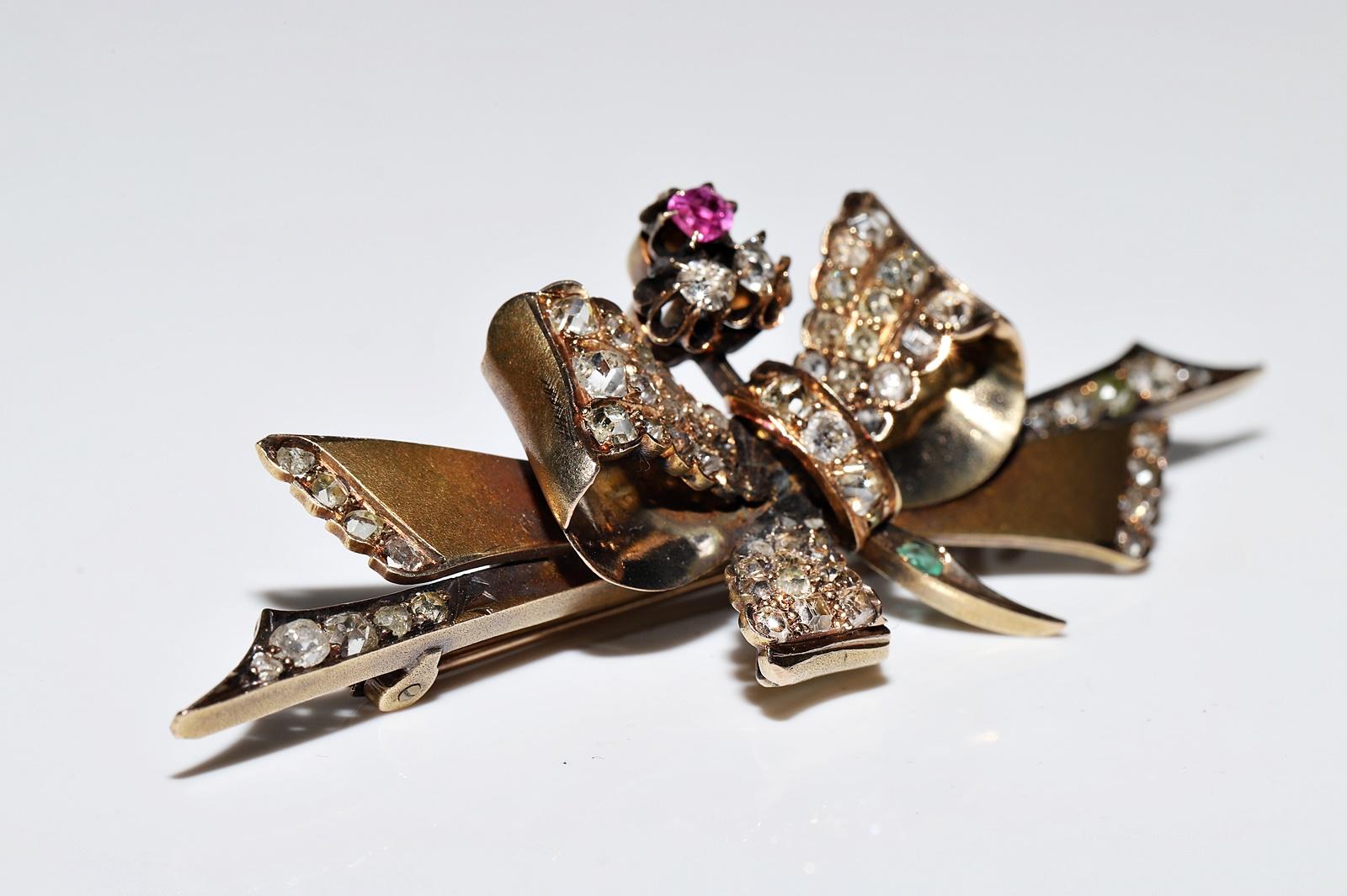 Antike Original Circa 1900er Jahre 14k Gold Natürlicher Altschliff Diamant Dekorierte Brosche im Angebot 7