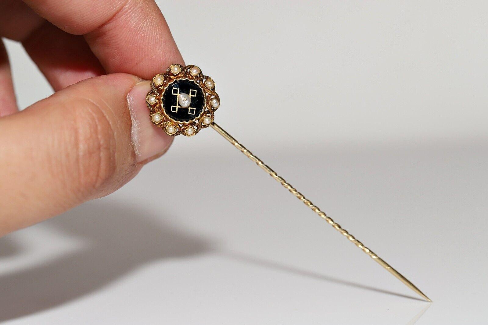  Antique Original Circa 1900s 14k Gold Natural Pearl And Onyx Decorated Brooch For Sale 4