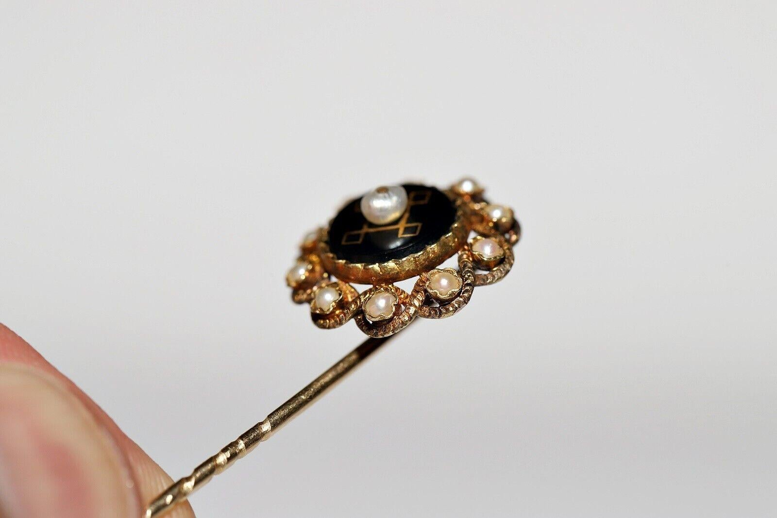  Antique Original Circa 1900s 14k Gold Natural Pearl And Onyx Decorated Brooch For Sale 5