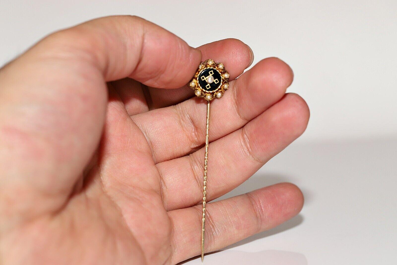 Taglio rotondo Spilla decorata con perle naturali e onice in oro 14k, antica e originale, del 1900 circa. in vendita