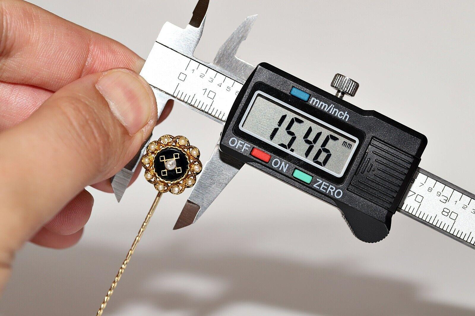 Donna Spilla decorata con perle naturali e onice in oro 14k, antica e originale, del 1900 circa. in vendita