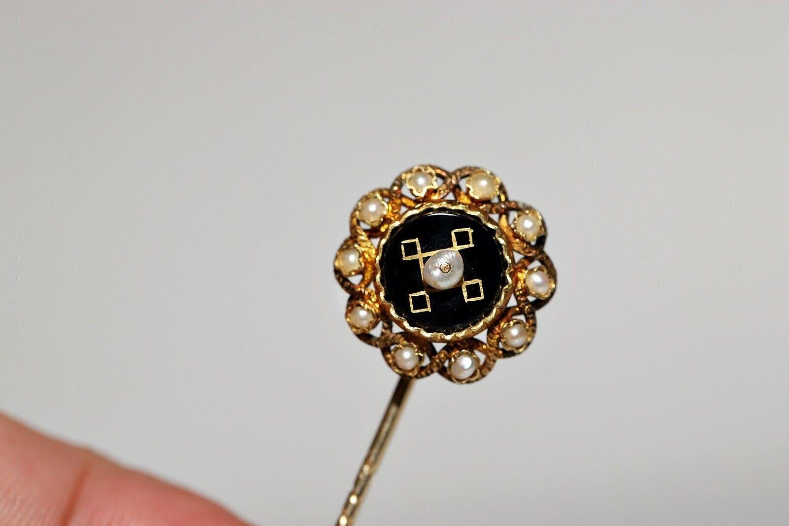  Antique Original Circa 1900s 14k Gold Natural Pearl And Onyx Decorated Brooch For Sale 2
