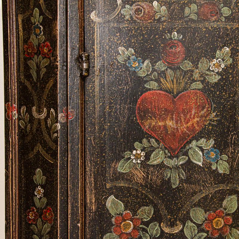 Antike Original Blumen und Herz gemalt Armoire Schrank aus Deutschland (Holz)