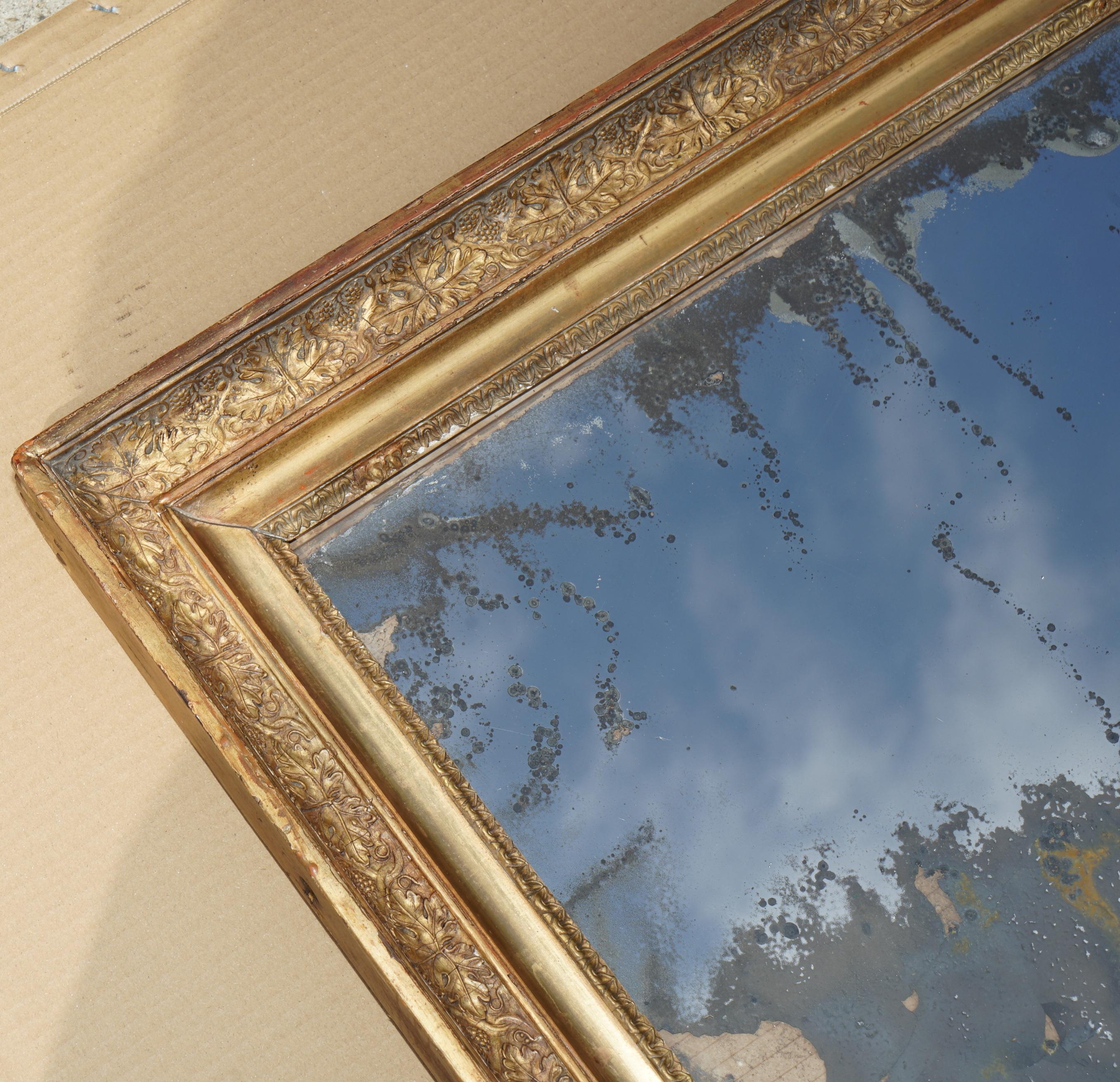 ANTiQUE ORIGINAL FOXED GLASS PLATE CIRCA 1820 LARGE FRENCH GESSO OAK WALL MIRROR im Angebot 3