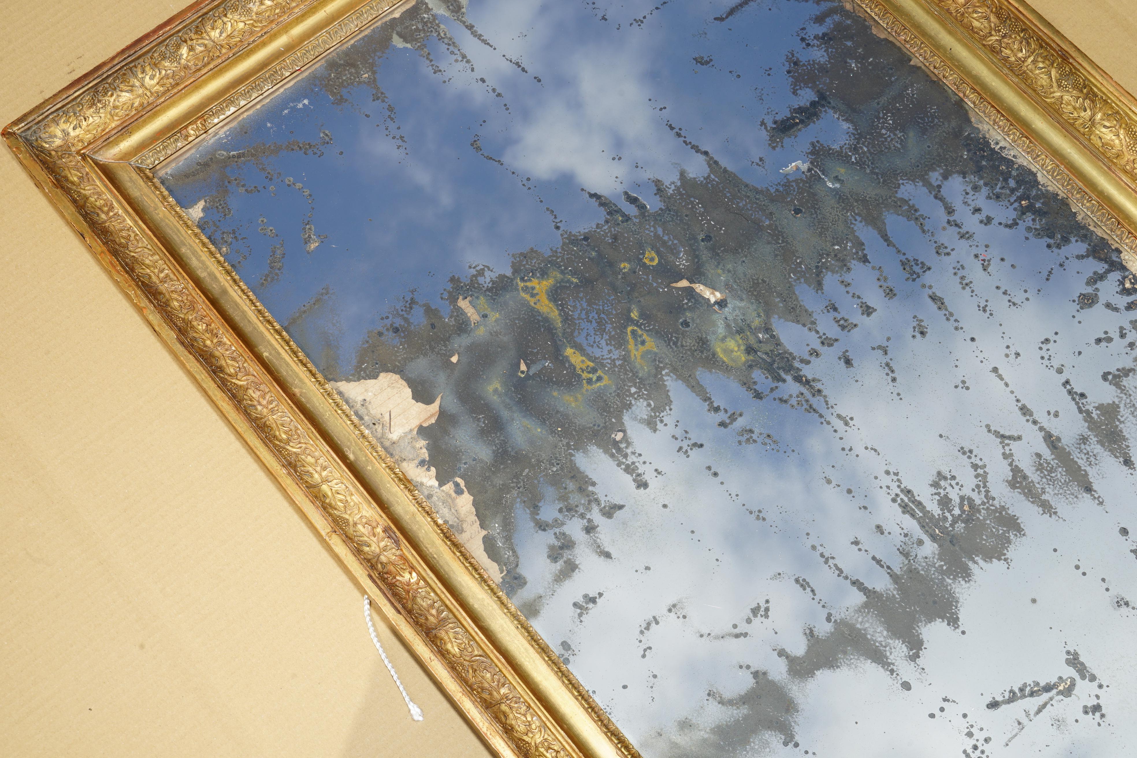 ANTiQUE ORIGINAL FOXED GLASS PLATE CIRCA 1820 LARGE FRENCH GESSO OAK WALL MIRROR (Handgefertigt) im Angebot