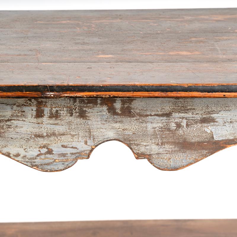 XIXe siècle Ancienne table d'appoint originale peinte en gris de Suède en vente