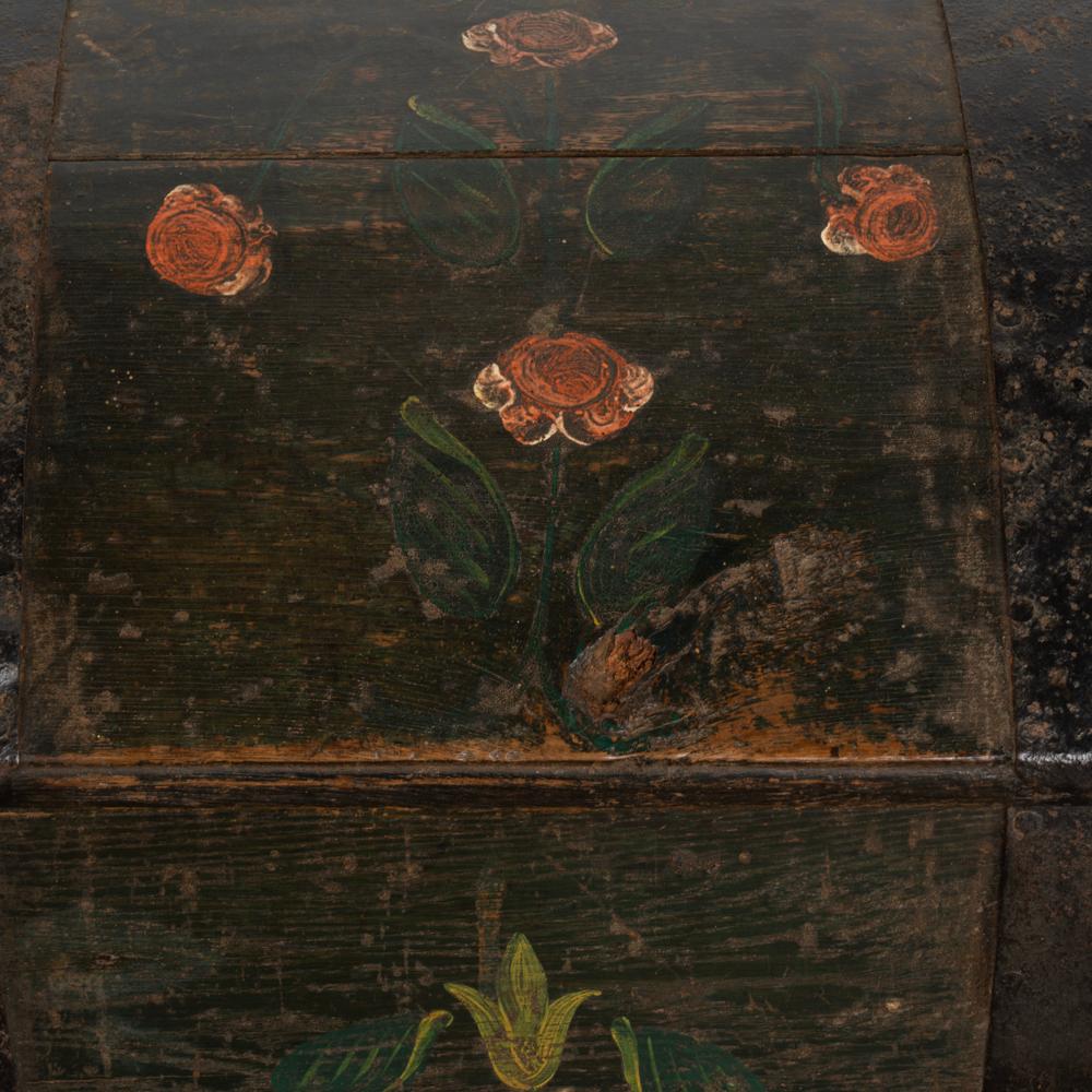 Antique Original Hand Painted Green Dome Top Trunk with Flowers, Sweden Dated 18 In Good Condition For Sale In Round Top, TX