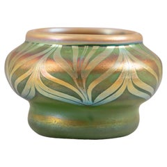 Antiguo cuenco original L.C.Tiffany de vidrio verde emplumado, ca. 1905, firmado L.C.T.