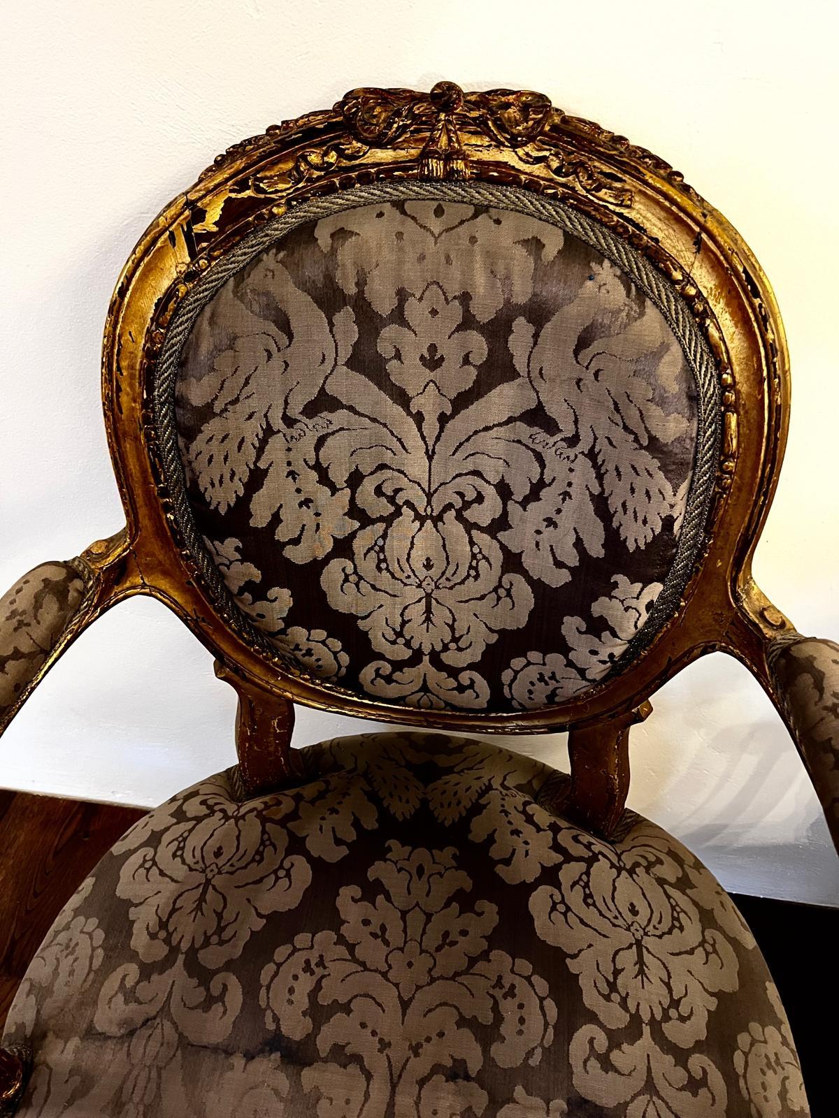 Fait main Ensemble original de quatre chaises d'époque Louis XVI par J.B. Lelarge Paris 1775 en vente