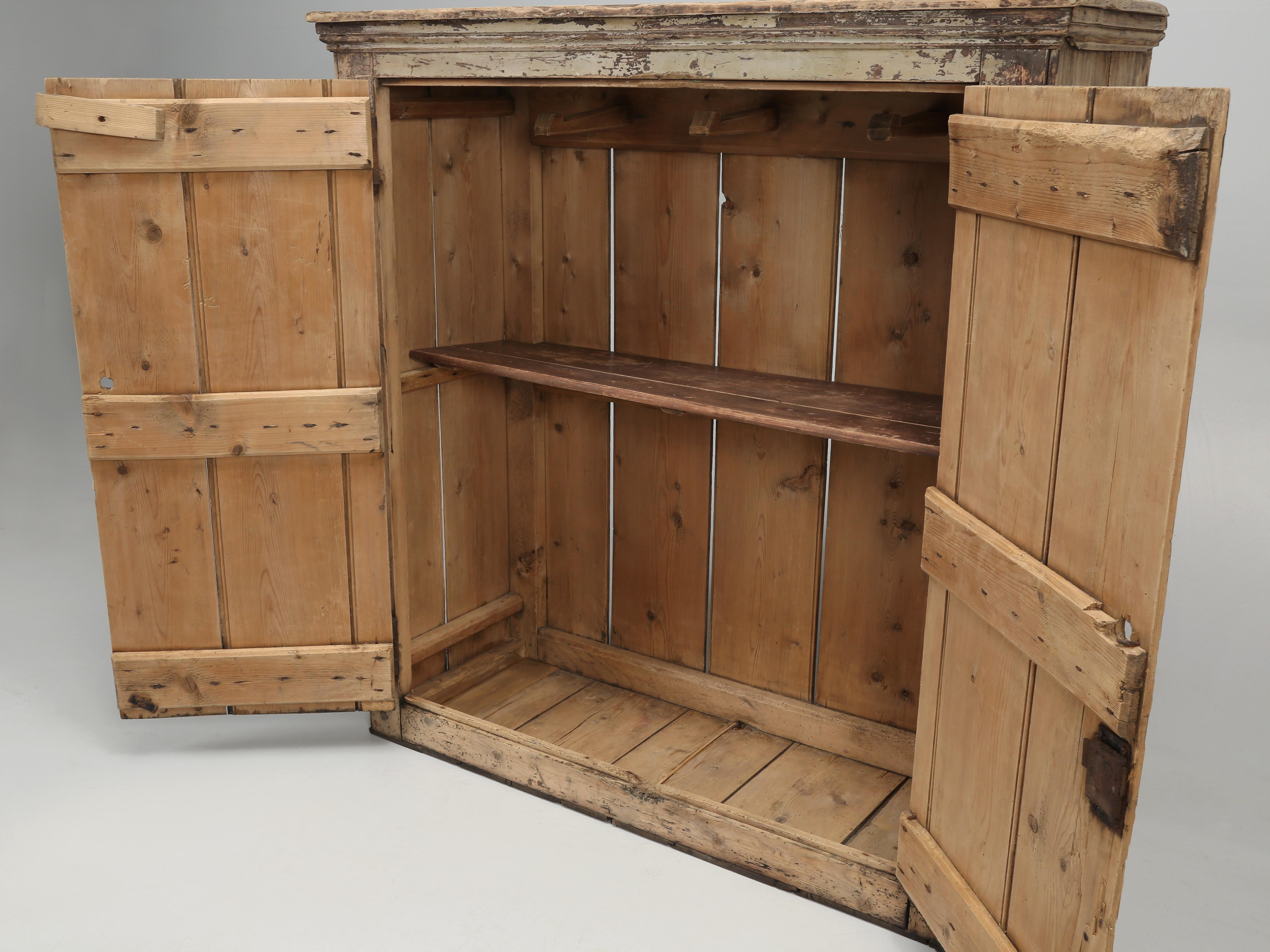 Antiguo Armario Rústico de 2 Puertas con Pintura Original de Irlanda Pátina Fabulosa en venta 6