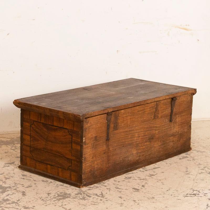 Antique Original Painted Flat Top Trunk Dated 1832 In Good Condition In Round Top, TX
