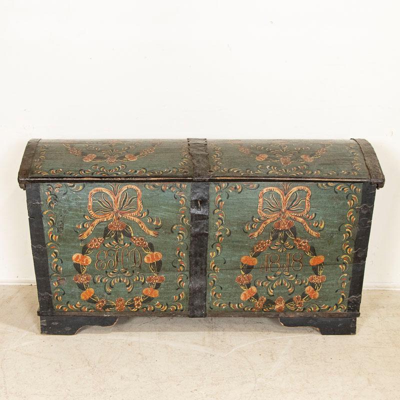 Antique Original Painted Swedish Dome Top Trunk Dated 1818 In Good Condition In Round Top, TX