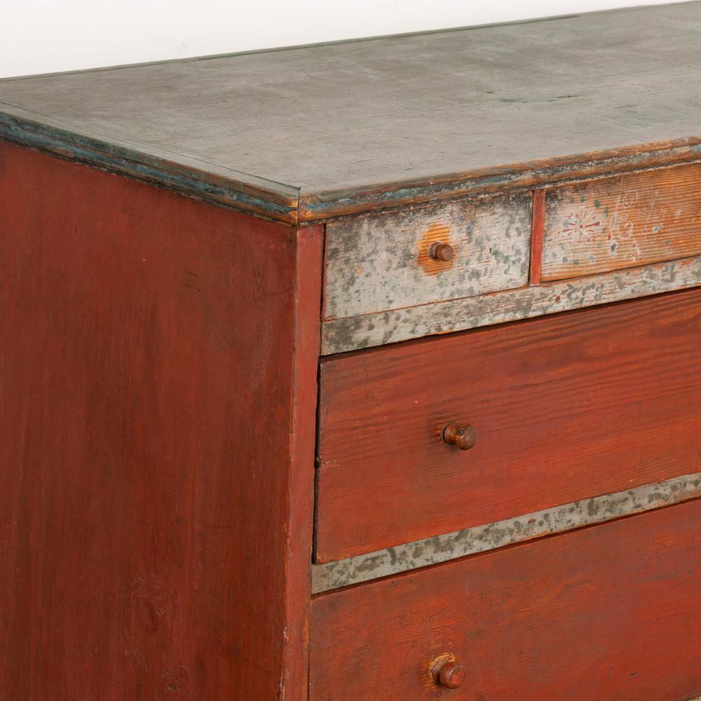 Antique Original Red Painted Chest of Drawers, Sweden circa 1820-1840 In Good Condition For Sale In Round Top, TX