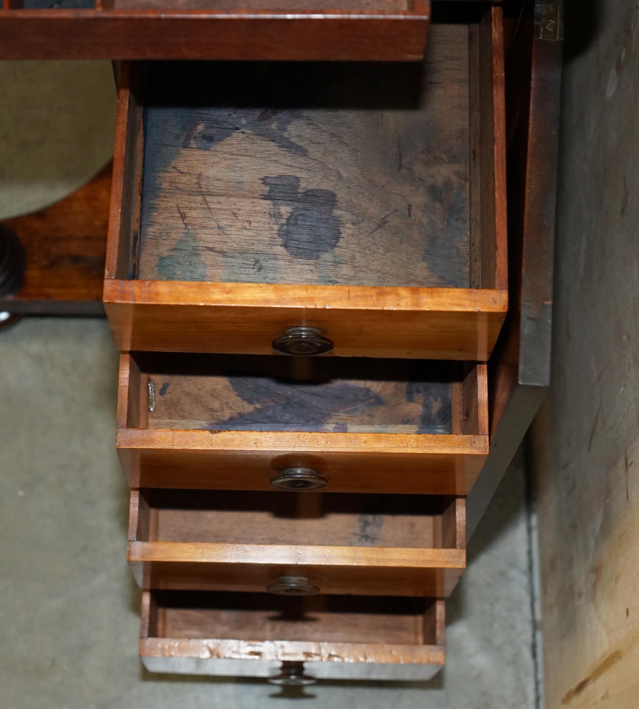 ANTICO SCRIVANIA ORIGINIALE REGENDE CIRCA 1810-1820 IN LEGNO DURO E PELLE MARRONE DAVENPORT in vendita 9