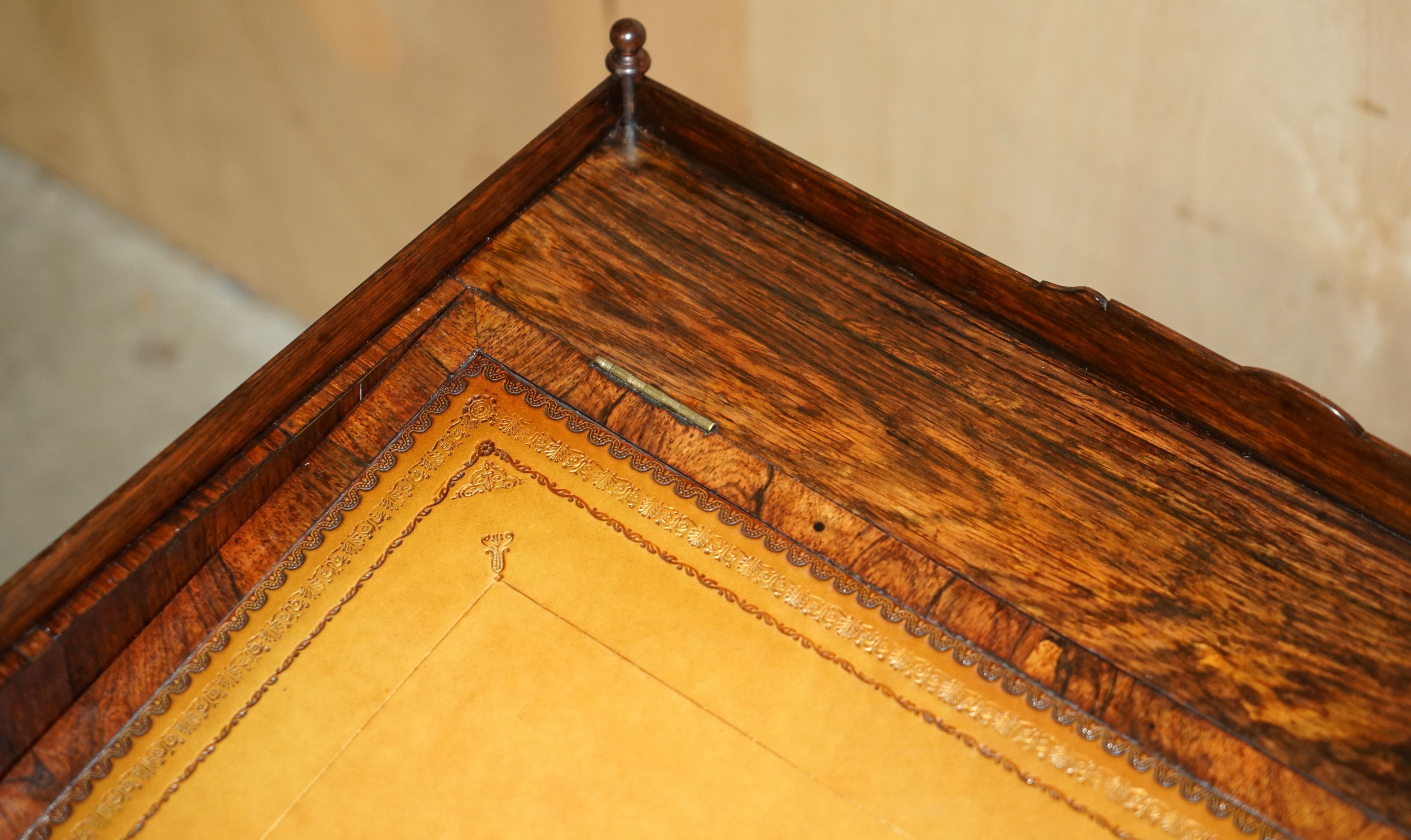 Inglese ANTICO SCRIVANIA ORIGINIALE REGENDE CIRCA 1810-1820 IN LEGNO DURO E PELLE MARRONE DAVENPORT in vendita